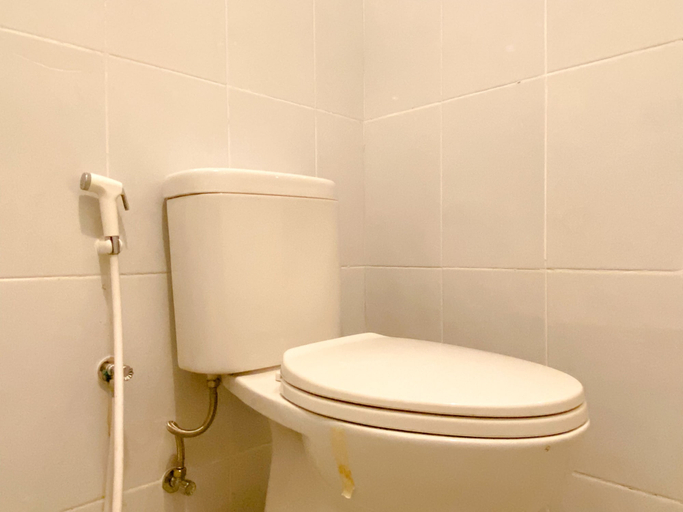 Bathroom 4, Good Deal And Restful 2Br Apartment Tokyo Riverside Pik 2, Tangerang