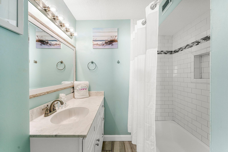 Bathroom 4, The Summit 1101, Bay