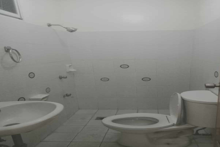 Bathroom 4, Villa Celine Laguna, Bay