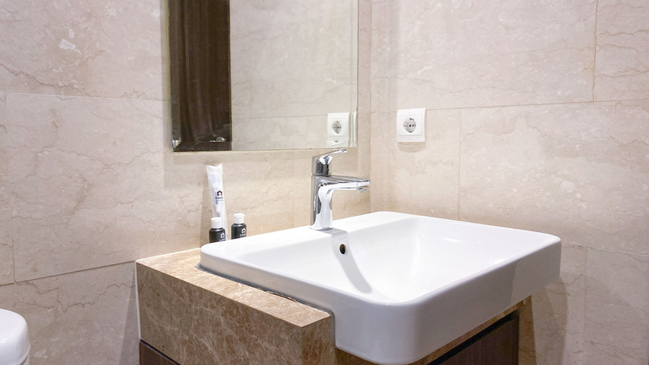 Bathroom 2, Comfy And Elegant 2Br With Private Lift At Menteng Park Apartment, Jakarta Pusat