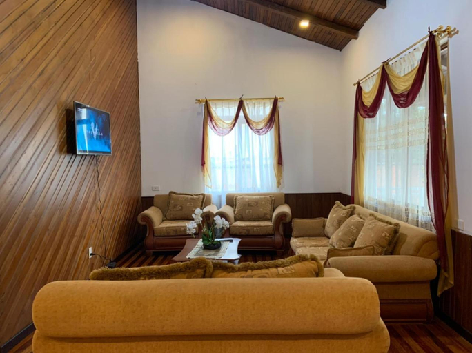 Others 5, MY HOUSE IN MACAS, Morona