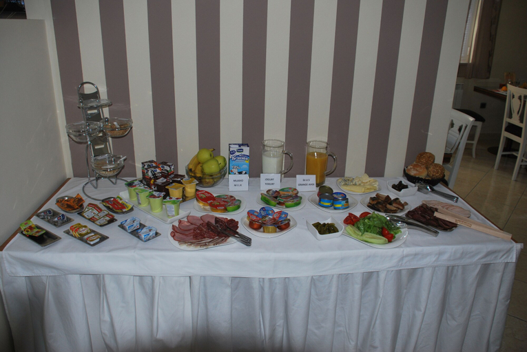 Food & Drinks 5, Hotel M