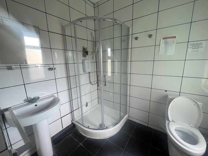Bathroom 5, The Holmlea, Blackpool