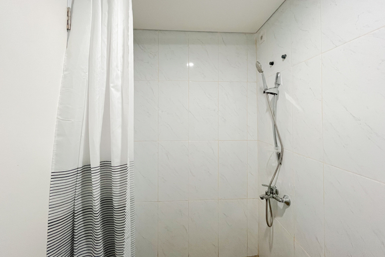 Bathroom 2, Best Deal And Homey Studio At Tamansari Skylounge Makassar, Makassar