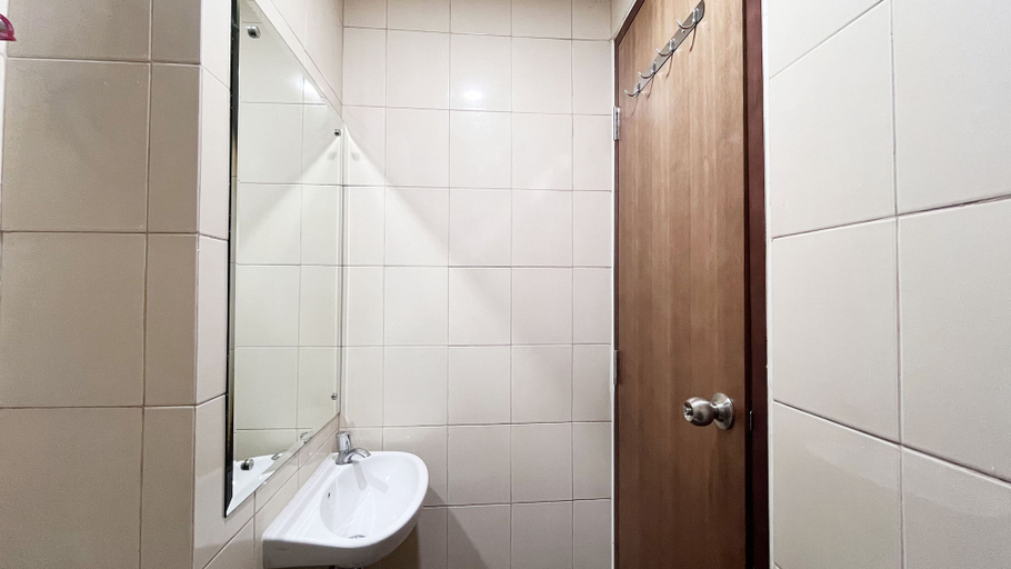 Bathroom 4, Compact Studio Room Apartment Vida View Makassar, Makassar