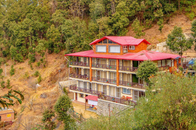 Exterior & Views