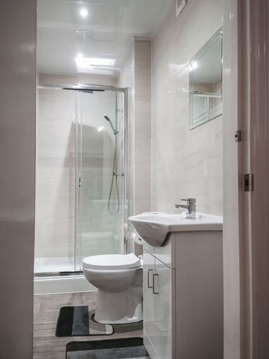 Bathroom 3, SH Apartments - Dixon Street, Glasgow