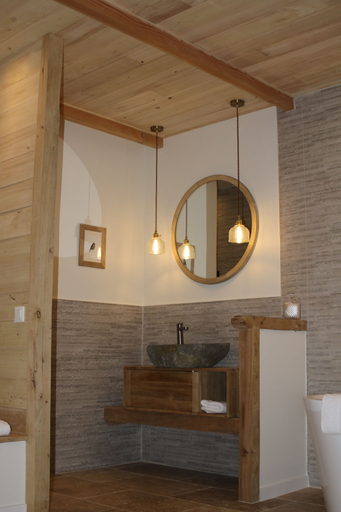 Bathroom 5, Malis Castéra Le petit château, Gironde