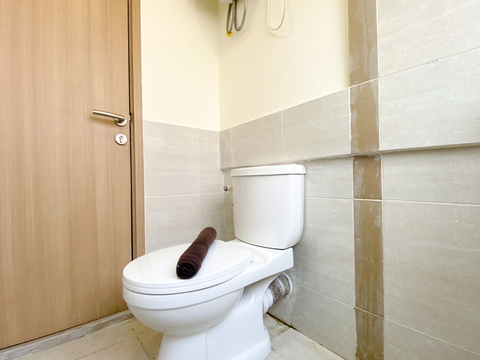 Bathroom 3, Comfort Stay And Cozy 2Br At Meikarta Apartment, Cikarang