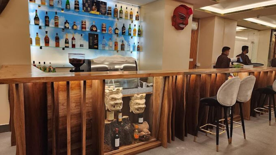 Food & Drinks 5, Tashi Yid Wong Grand, Chang