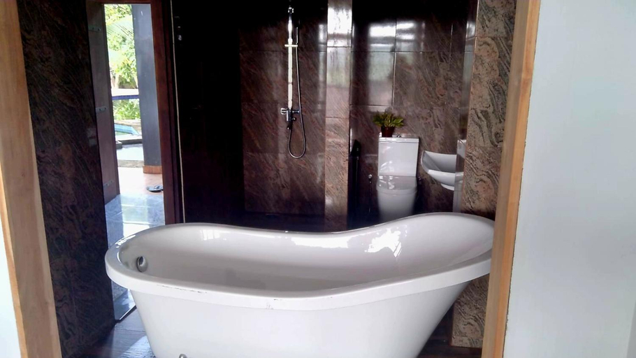 Bathroom 2, WILD FORTRESS HOTEL Sigiriya, Dambulla