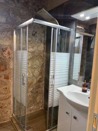 Bathroom 3, Tsanis Estate, Epirus