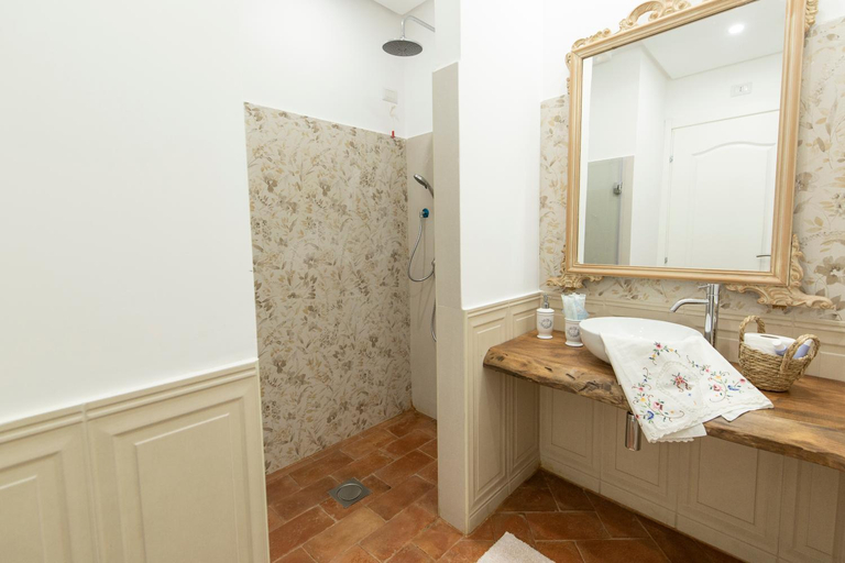 Bathroom 4, Dimora Mazzarino, Napoli
