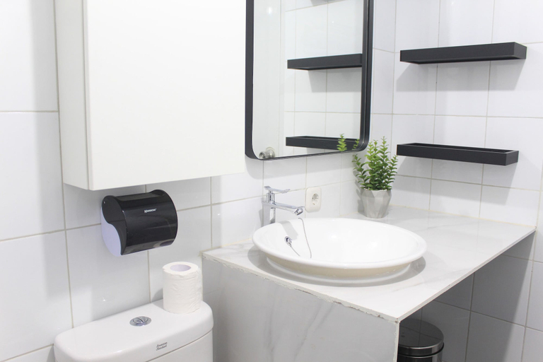 Bathroom 3, Comfortable 1BR Apartment Emerald Bintaro near British School, South Tangerang