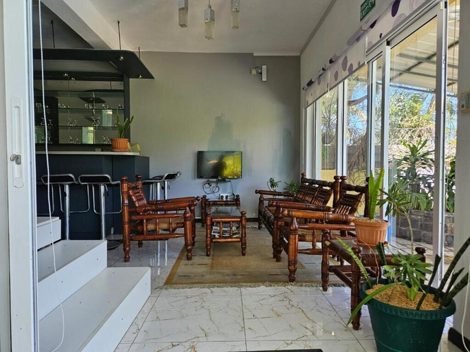 Food & Drinks, Ushpav Villa