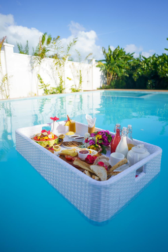 Swimming pool 3, BT Seaside Cottages, Magharibi