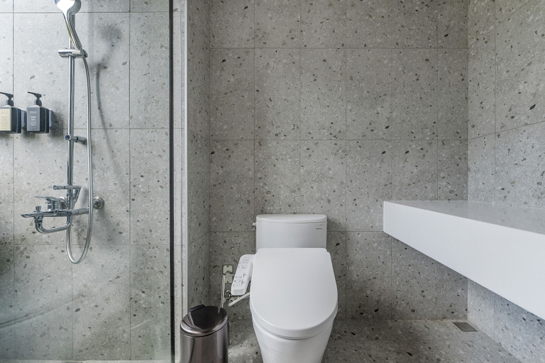 Bathroom 3, MODA & the MOON, Miaoli