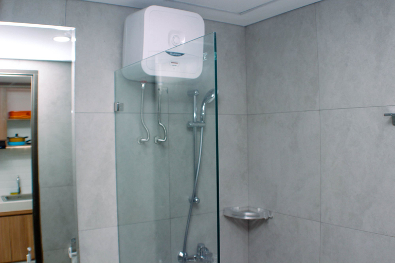 Bathroom 3, New Studio At Pollux Chadstone Apartment, Cikarang