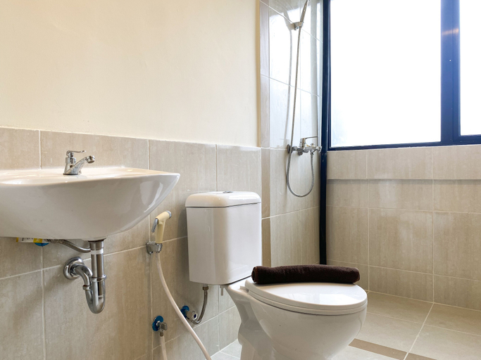 Bathroom 3, Comfort Stay 2Br Meikarta Apartment, Cikarang