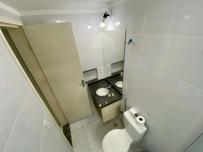 Bathroom 3, Bil Clinton Pereira da Silva, Caldas Novas