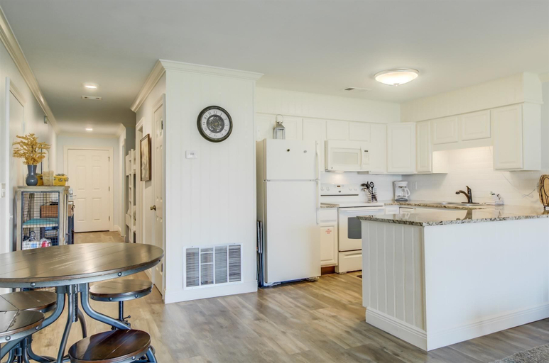 Others 5, 10 A, One Bedroom Condo, Walton