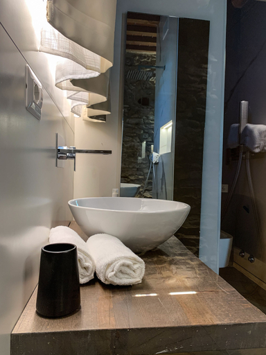 Bathroom 5, Podere Pietravento, Livorno