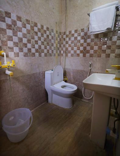 Bathroom 3, Hotel Admire Stay, Gautam Buddha Nagar