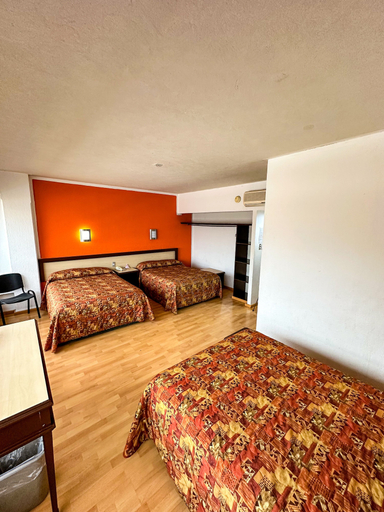 Bedroom 2, Hotel Montreal, León