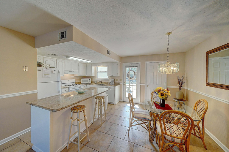 Others 5, 206 White Sandy-pet Friendly, Bay