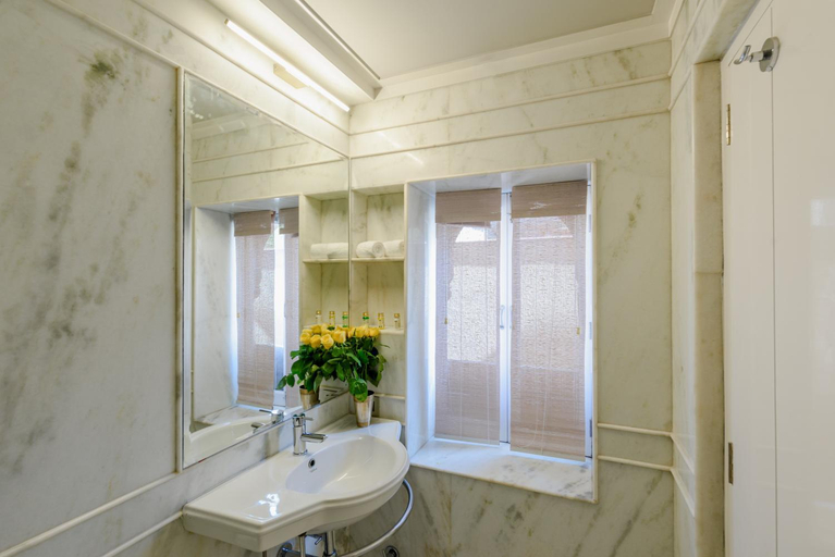 Bathroom 4, Surya Haveli Amer Fort Jaipur, Jaipur