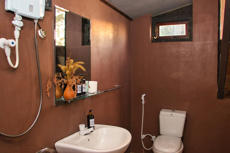 Bathroom, The Backyard Blangoda, Imbulpe