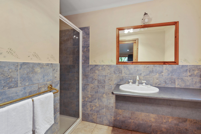 Bathroom 5, Cradle Forest Inn, Kentish
