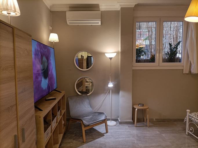 Others 5, Traveler's Nest, Attica
