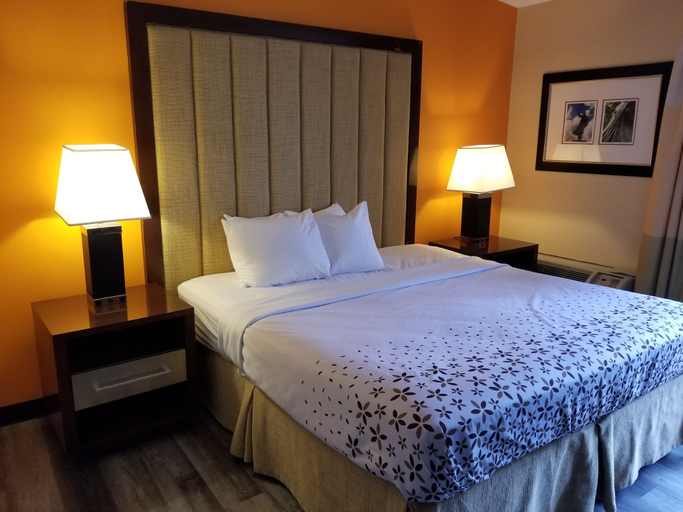Bedroom 2, Fairmount Inn & Suites -Stroudsburg, Monroe