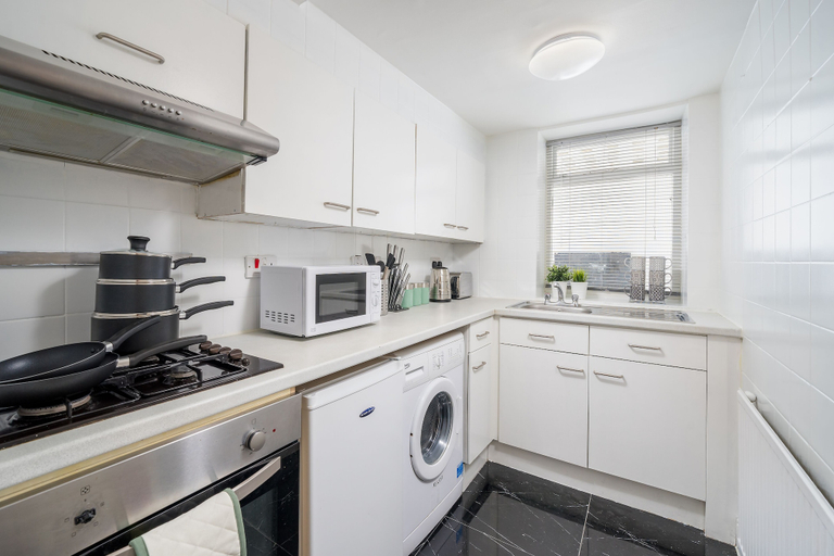 Others 4, Russell Sq Suite 2 Bed Apartment, London