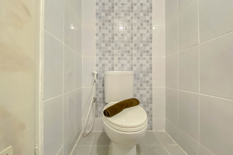 Bathroom 5, Cozy Look Studio Tokyo Riverside Pik 2 Apartment, Tangerang
