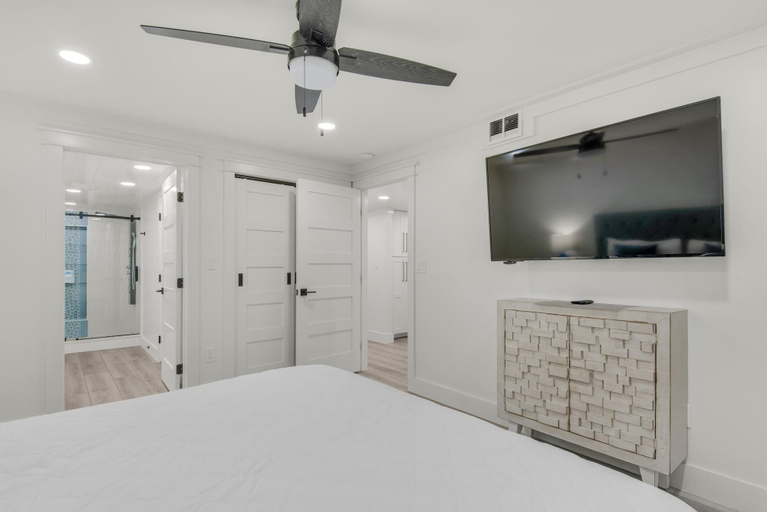 Bedroom 4, Edgewater Tower 2-407, Bay