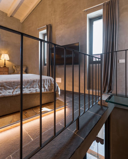 Bedroom 2, Al Molo 5 Apartments, Lecco