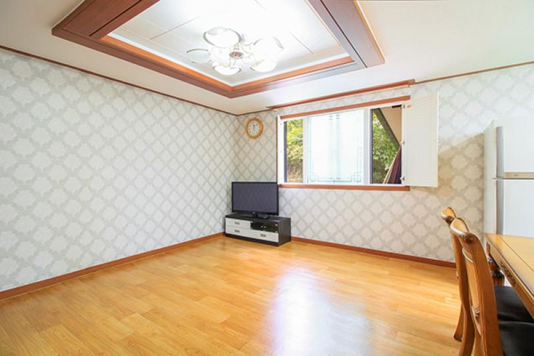 Others 4, Taean (Anmyeondo) Rosemary Pension, Taean