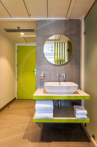 Bathroom 3, Hotel Le Roi Dehradun, Dehradun