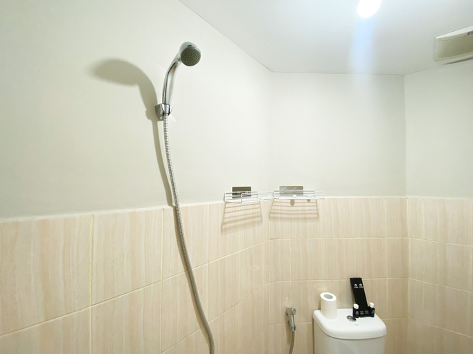 Bathroom 3, Fully Furnished And Homey Studio Grand Kamala Lagoon Apartment, Bekasi