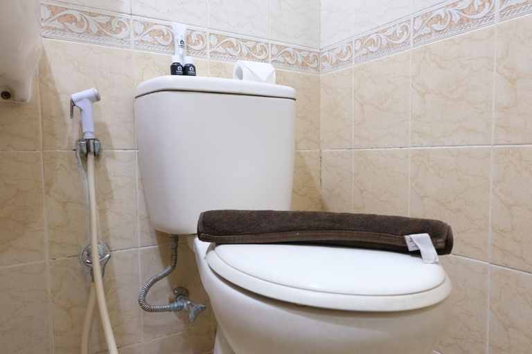 Bathroom 3, Cozy And Modern 2Br At Majesty Apartment, Bandung