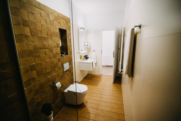Bathroom 3, Gaudi Accommodation, Cluj-napoca