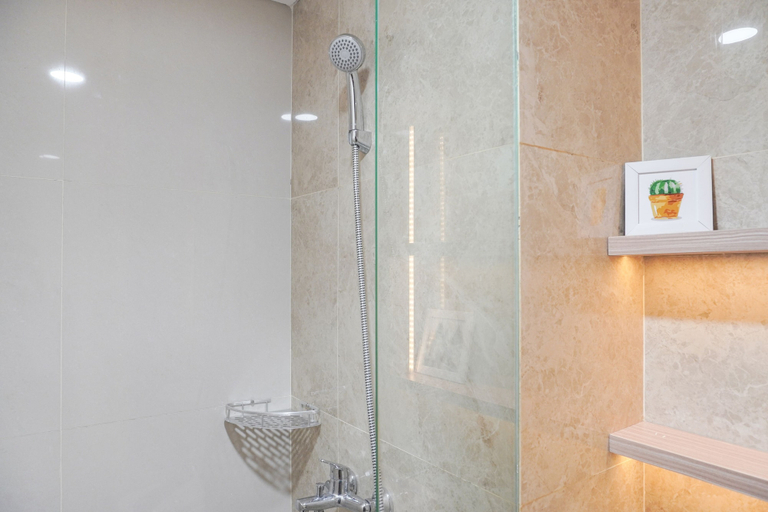 Bathroom 3, Warm And Minimalist Studio Transpark Bintaro Apartment, South Tangerang