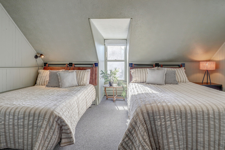 Bedroom 2, Auberge des Cantons, Memphrémagog