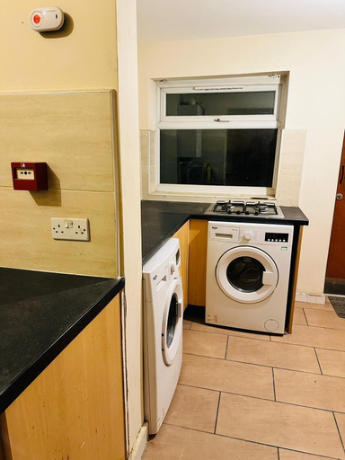 Others 5, Elm Vale Lodge, Sefton