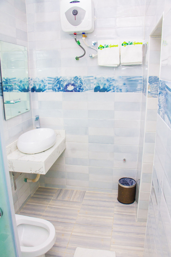 Bathroom, Erith Apartments and Suites, Kosofe