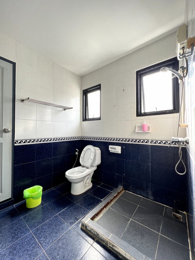 Bathroom 11