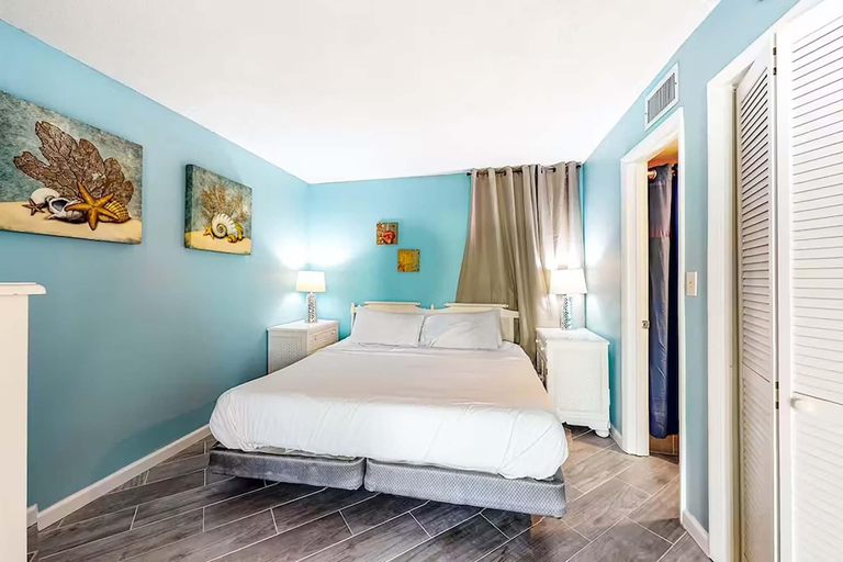 Bedroom 1, Sunbird 606w, Bay