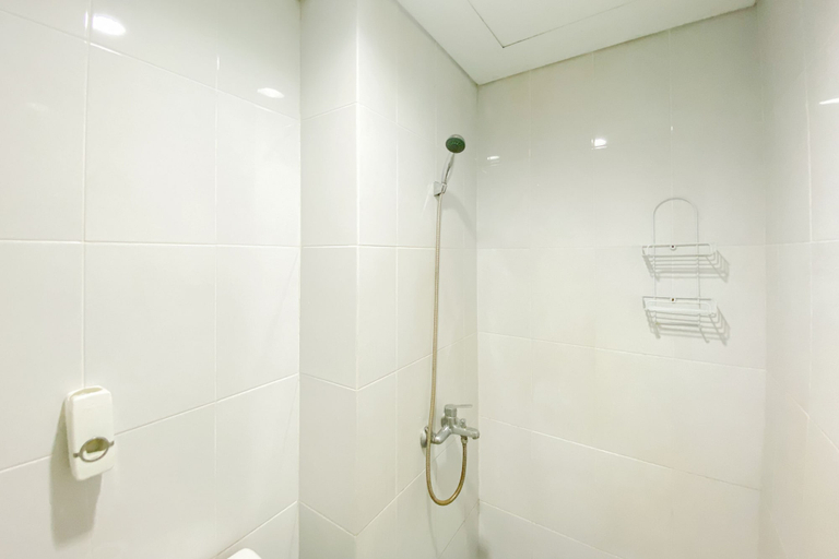 Bathroom 2, Simply Look 1Br With Extra Room Patraland Urbano Apartment, Bekasi